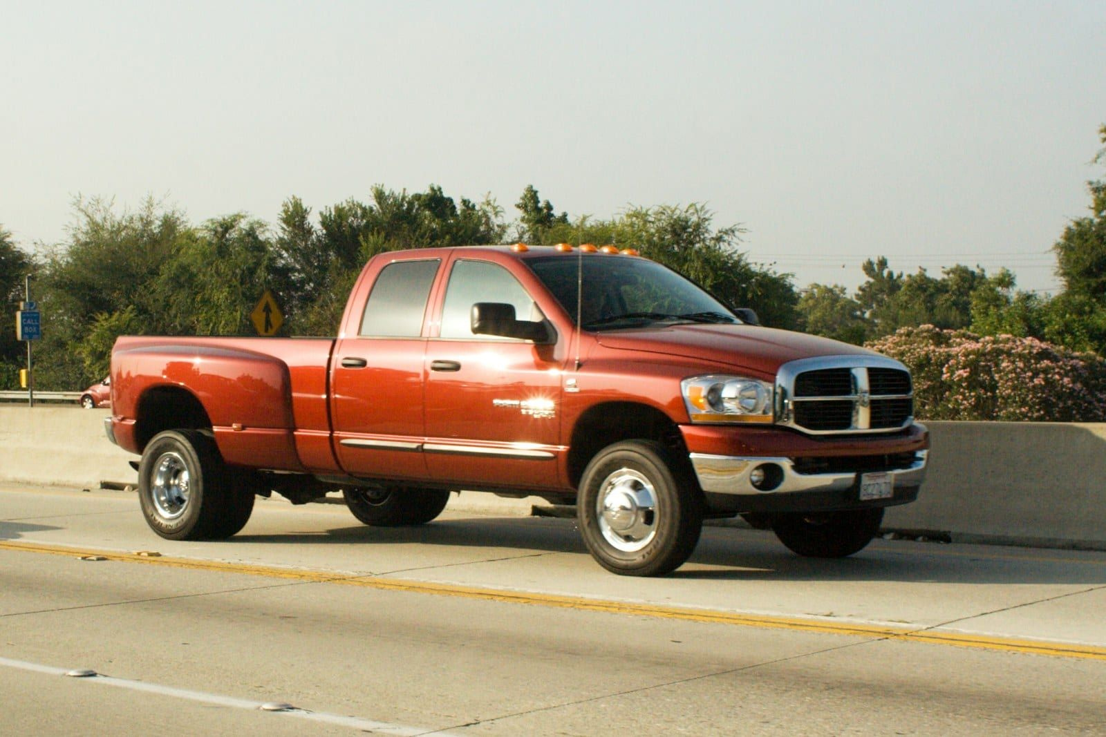 Heavy-duty dually pickup — bed-mount platform for K5HL or RS-3L