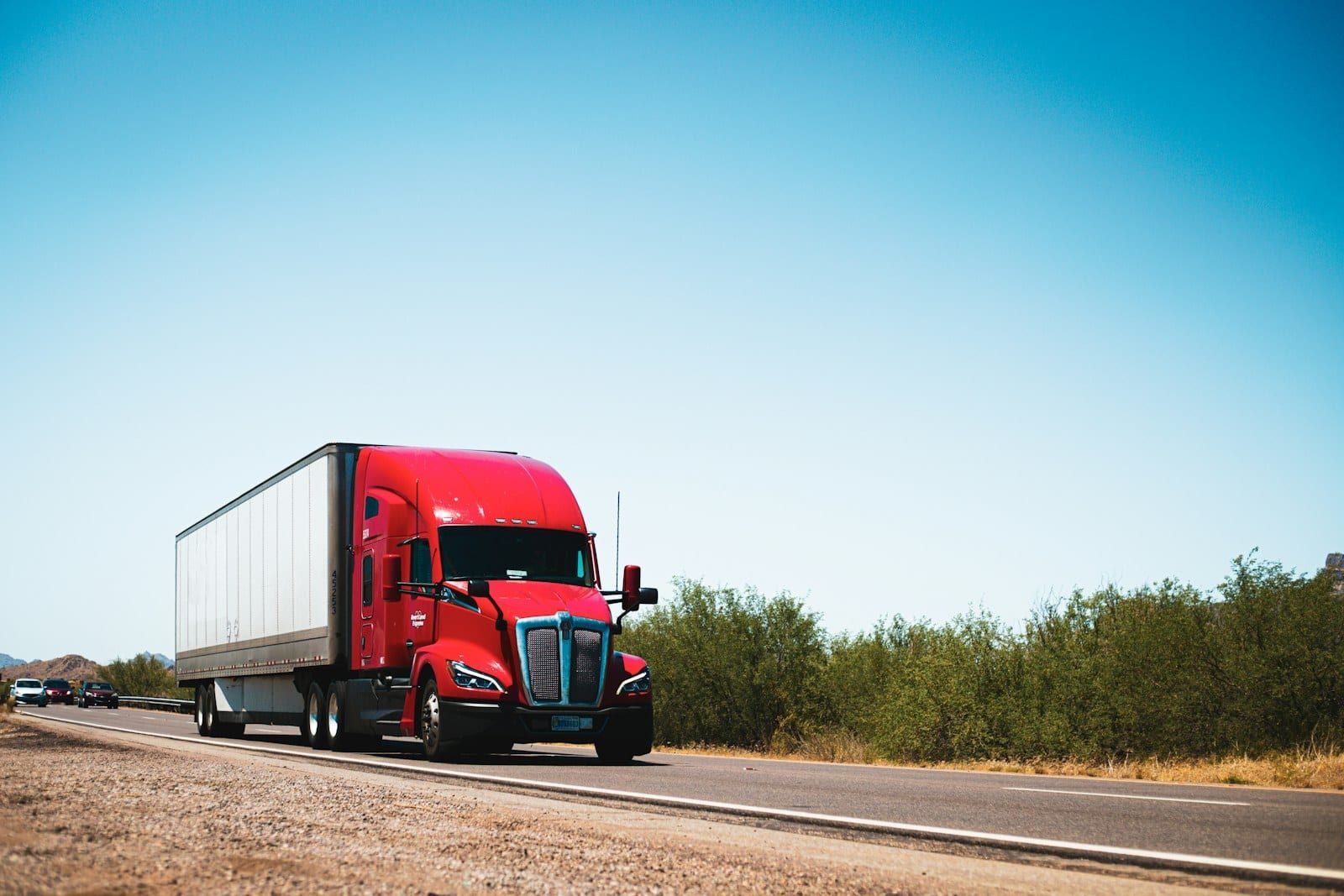 Class 8 semi — FMCSA §393.81 commercial-vehicle horn rules apply